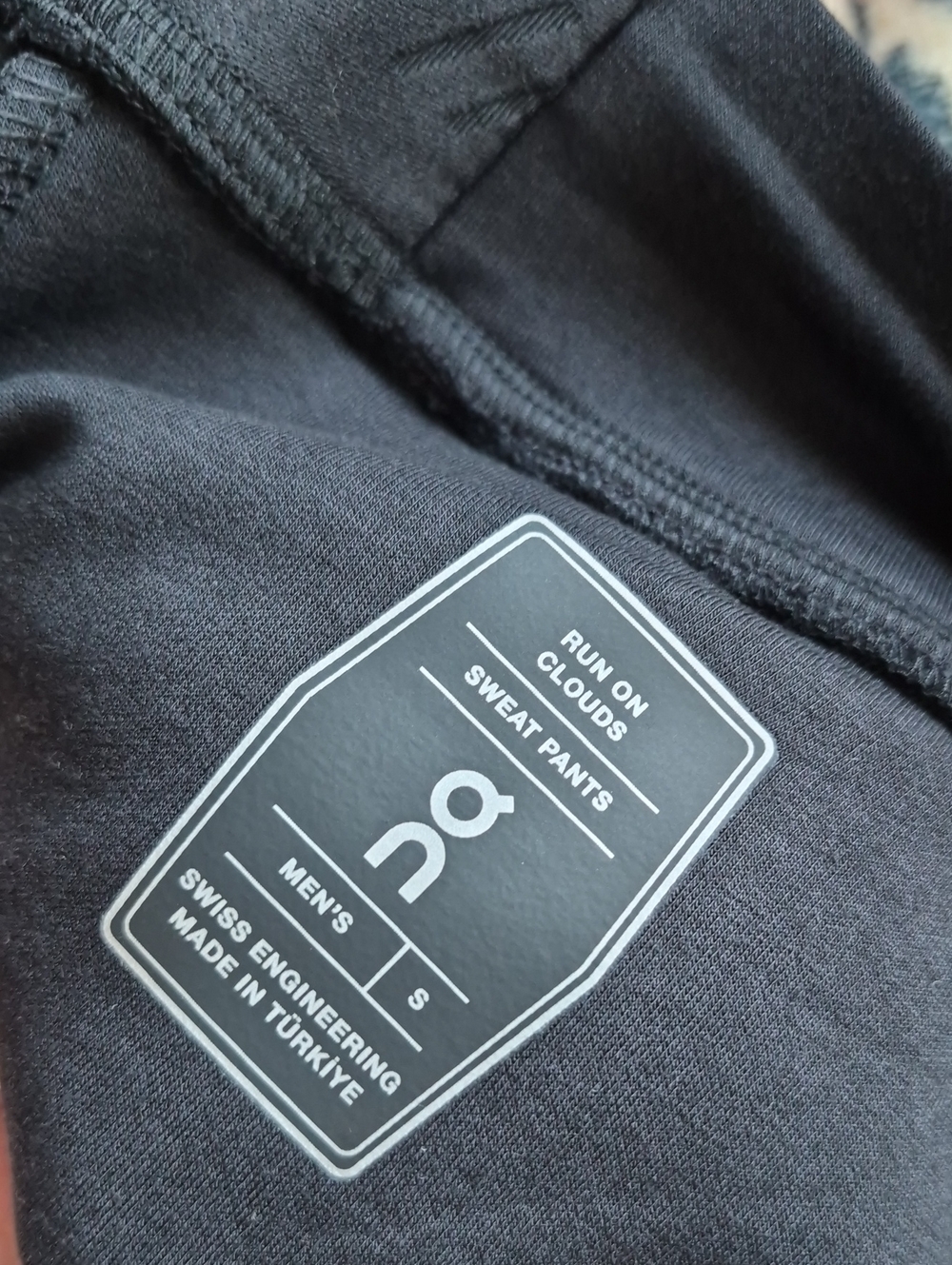 NWT On Running Sweat Pants Black Jogger Sweatpants Mens Size Small Very Soft - Picture 3 of 12